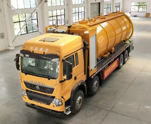 Camión Limpiador de Alcantarillado HOWO 8x4 con Motor Auxiliar de 400HP y Tubo de Vacío de 30'' para Drenaje Rápido - Product Image 4