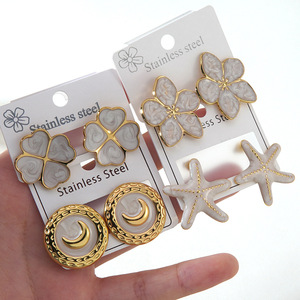 Boucles d'oreilles clous en émail marbré plaqué or 18 carats EH525 - Boucles d'oreilles en acier inoxydable, styles variés, bijoux pour femmes - Product Image 2