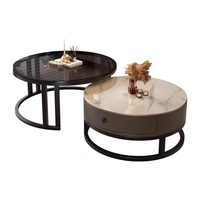 Table basse en pierre orange avec structure métallique, style luxe léger, moderne et minimaliste, meuble de salon avec espace de rangement pour petites maisons