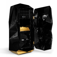Coffre-fort de luxe en forme de diamant avec remontoir de montre, certifié, plateau à liqueur plaqué or, finition laquée noire haute brillance