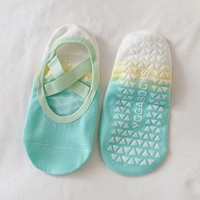 Chaussettes courtes en coton pour femmes avec logo personnalisé, en silicone antidérapant de haute qualité, pour la gym, le Pilates, le yoga, les sports, chaussettes antidérapantes