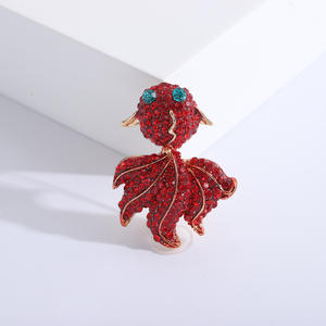 Broche de Carpa Roja de Aleación con Diamantes de Imitación, Estilo Unisex, Accesorio de Moda, Diseño de Animal Versátil - Product Image 1