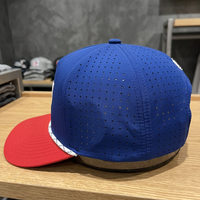 Gorra de Béisbol Bicolor Azul y Roja, de 6 Paneles, Ajustada, Unisex, Estilo Casual, de Lona, de Secado Rápido, Impermeable, con Orificios Cortados con Láser