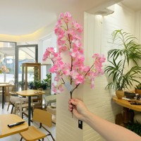 Nouveauté Fleurs artificielles en soie blanche et rose à fleurs de cerisier Haute simulation Décoration pour la Journée de la Terre Décoration de supermarché