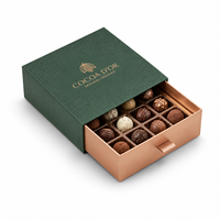 Coffret cadeau de luxe personnalisé en carton rigide vert foncé pour chocolats avec sac en papier