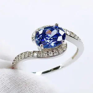 独特的925纯银椭圆形切割蓝色坦桑石锆石钻石订婚戒指实验室为女性打造坦桑石光环结婚戒指