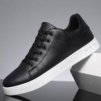Petites chaussures blanches pour hommes, printemps, nouvelles baskets à semelle souple, mode décontractée, haute qualité, chaussures de sport à semelle épaisse pour hommes