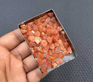 50 ชิ้นธรรมชาติSunstoneหินอัญมณีหยาบไม่ผ่านการบําบัดแววแววแท้ดิบเครื่องประดับหินเล็กๆทําหินคอลเลกชันสไตล์ตัด - Product Image 2