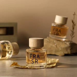 Parfum pour femme Wood Estate 50 ml - Portable, élégant, longue durée, intense, parfum floral et boisé en spray - Product Image 5