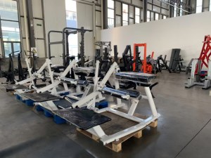 Machine à fessiers à charge libre de conception contemporaine, fabriquée en Chine, pour usage commercial en salle de sport - Product Image 5