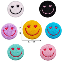 Patch en chenille personnalisé avec visage souriant, cœur rose, à coudre ou à repasser sur les vêtements, les sacs et les accessoires