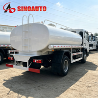 Camion-citerne léger Sinotruk Howo 4x4, 5000L 8000L, pour le transport et la distribution de carburant