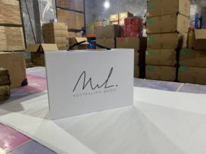 थोक कस्टम लक्जरी कागज चुंबक तह चुंबकीय उपहार बॉक्स परिधान परिधान परिधान कपड़े पैकेजिंग बॉक्स - Product Image 3