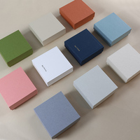 Boîte cadeau en carton écologique avec couvercle inférieur et extérieur en plastique, mousse EVA, taille personnalisée pour bijoux, présentation personnalisée