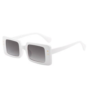 Gafas de Sol Unisex con Marco Cuadrado Personalizado, Lentes de PC con Protección UV400, Estilo Instagram, Tendencia Y2K, Origen Taizhou - Product Image 5