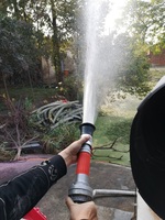 Buse de pulvérisation flexible en plastique DN50 de 2 pouces pour tuyau d'incendie, facile à utiliser et à installer pour la protection et la lutte contre l'incendie