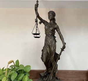 La escultura de bronce de la "Spigolatrice Di <span class=keywords><strong>Sapri</strong></span>" en <span class=keywords><strong>Sapri</strong></span>, Italia - Product Image 6