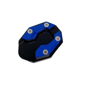 Pièces de moto en aluminium CNC pour modification : Repose-pieds latéral à base élargie, support trépied et dossier de siège - Product Image 6