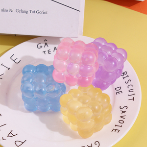 ของเล่นบีบสัมผัสยอดนิยมปี 2025 ของเล่นบีบคลายเครียดสำหรับเด็กออทิสติก ลูกบอลน้ำแข็งแบบค่อยๆ คืนรูป ของเล่นบีบสี่เหลี่ยมมอลโทส ของเล่นบีบสควิชชี่สำหรับเด็กผู้ชายทุกวัย - Product Image 4