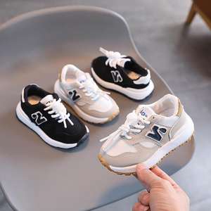 Zapatillas Deportivas de Malla para Niños y Niñas, Primavera-Otoño 2025, Suela Suave, Diseño de Letras, para Uso en Exteriores, Color Negro - Product Image 1