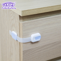 Verrou de sécurité enfant Fabe M305 à bouton dissimulé (certifié EN71-3) pour meubles de maison, fours de cuisine, sièges de toilettes - Deuxième échantillon