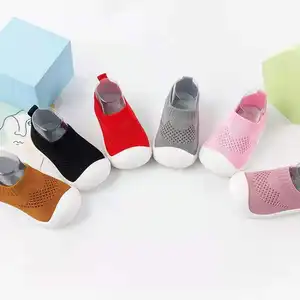 Носки для новорожденных носки с нескользящей подошвой для детей, нескользящие носки тапочки для маленьких девочек и мальчиков, из дышащего материала; Обувь на толстой подошве