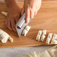 2024 vente chaude grattoir à farine en acier inoxydable et hachoir dans les outils de cuisson de cuisine domestique coupe-crème à gâteau
