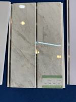 Panneau de plafond en PVC Largeur 250mm Conception en marbre Surface plane rainurée avec effet argenté