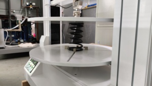 Máquina de Ensayo Universal de Doble Columna para Pruebas de Tracción, Compresión y Flexión de Materiales como Caucho, Metal y Resortes - Product Image 3