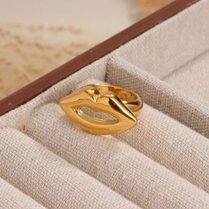 Anillos de <span class=keywords><strong>Labio</strong></span> en Forma de Corazón de Acero Inoxidable con Baño de Oro de 18K <span class=keywords><strong>para</strong></span> Mujer, Estilo Personalizado; Venta al por Mayor Directa de Fábrica Dongguan - Product Image 3