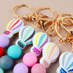 Lindo Llavero de Silicona con Forma de Globo Aerostático Ecológico, con Impresión Personalizada para Mujeres y Niñas - Regalo de Cumpleaños, Funda para Auriculares - Product Image 5