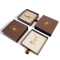 Boîtes à bijoux rigides en carton, petites, personnalisées, haut de gamme, faites à la main, avec tiroir élégant, doublure en éponge et gaufrage, vente en gros
