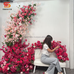 ซุ้มดอกไม้ประดับทางเข้างานแต่งงานแบบเรียบหรู ทำจากผ้าไหมสีชมพูอ่อนและดอกเบญจมาศ สามารถปรับแต่งขนาดได้ - Product Image 6