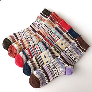 <span class=keywords><strong>Chaussettes</strong></span> d'hiver pour femmes pour <span class=keywords><strong>Amazon</strong></span> <span class=keywords><strong>Chaussettes</strong></span> d'équipage florales en tricot épais transfrontalier Automne Hiver Style ethnique Chaud pour le commerce extérieur - Product Image 3