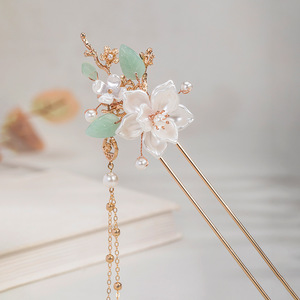 Coiffe Hanfu, épingle à cheveux camélia de style ancien, épingle à cheveux à pompon, ornement capillaire de style chinois, éléments Han, style national - Product Image 1