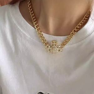 Collana Saturno Tridimensionale della Regina Madre Vivienne, Ciondolo in Lega con Catena a O, Versatile, Semplice, Lusso Leggero, Alla Moda - Product Image 3