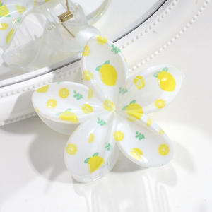 Nouvelle mode : Pinces à cheveux requin en plastique imprimées fruits et fleurs, idéales pour les fêtes, vente en gros - Product Image 3