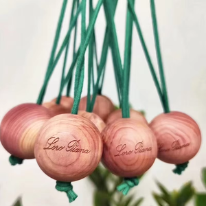 Pasokan pabrik kayu cemara merah besar bola bulat multifungsi DIY bola liontin untuk penggunaan pakaian dicat tangan kerajinan kayu Beech - Product Image 4