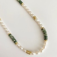 Collier ras du cou style vacances avec perles baroques porte-bonheur et perles de pierre naturelle verte, chaîne en acier inoxydable pour femme