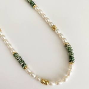 Collar de Perlas Barrocas Estilo Vacaciones, Gargantilla de Piedras Naturales Verdes con Cadena de Acero Inoxidable para Mujer - Product Image 4