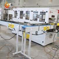 Machine d'emballage automatique multi-paquets fonctionnant avec une machine de fabrication et d'emballage de lingettes humides