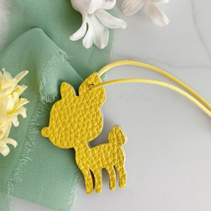 Marcadores de cuero creativos con diseño de animales, exquisitos separadores de páginas y clips para libros, etiquetas de lectura y colgantes, personalizables. - Product Image 4