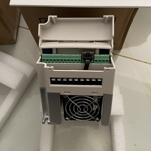 Ổ đĩa AC hiệu suất cao tốt nhất, bộ chuyển đổi tần số FC300-2.2G-S2-B3, bộ điều khiển động cơ trục chính 2.2 kW 220V - Product Image 4