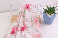 Tissu tissé léger 100 % rayonne imprimé numérique motif fleurs roses style hawaïen, coupé en pièces, éco-responsable, pour vêtements de filles – Fournisseur direct usine