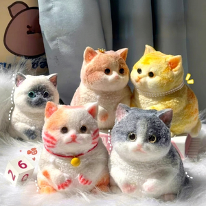 Jouet anti-stress en peluche chat simulé, poupée chat à presser, gadget de décompression ultime pour le bureau - Unisexe, fabriqué en Chine - Product Image 1