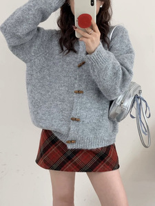 เสื้อคาร์ดิแกนผ้าวูลอัลปาก้าสำหรับผู้หญิงทรงหลวมสไตล์เกาหลี แบรนด์เฮงบินไต่ อะคาเดมี สไตล์ คอร์เนอร์ บัตตัน ซอฟท์ แวกซ์ซี่ คอมฟอร์ท เอ้าท์ ฟอร์ ฤดูใบไม้ร่วง กระดุมแถวเดียว - Product Image 4