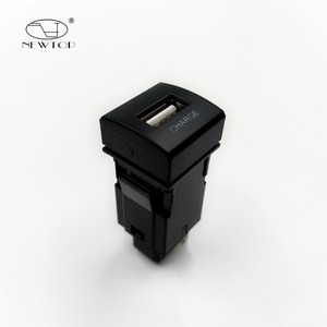 เต้ารับชาร์จในรถยนต์ Newtop USB QC3.0 ชาร์จเร็ว 18W สีดำ พร้อมไฟ LED แสดงสถานะ แบบหนีบ สำหรับรถยนต์โตโยต้า - Product Image 4