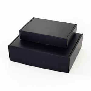 Boîte noire avec logo du fabricant, artisanat en carton de <span class=keywords><strong>luxe</strong></span>, emballage de boîte cadeau imprimée en carton ondulé pour l'expédition et le courrier - Product Image 2
