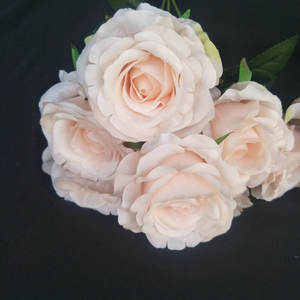 Accessoires <span class=keywords><strong>de</strong></span> photographie <span class=keywords><strong>de</strong></span> mariage en extérieur : Fleurs décoratives artificielles réalistes à 7 têtes en forme <span class=keywords><strong>de</strong></span> rose, à tenir à la main, fourniture d'usine - Product Image 4