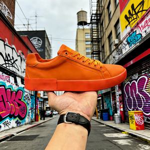 Mocassins décontractés bas de gamme orange vif en cuir véritable mat avec design uni et semelle en caoutchouc pour hommes - Product Image 2